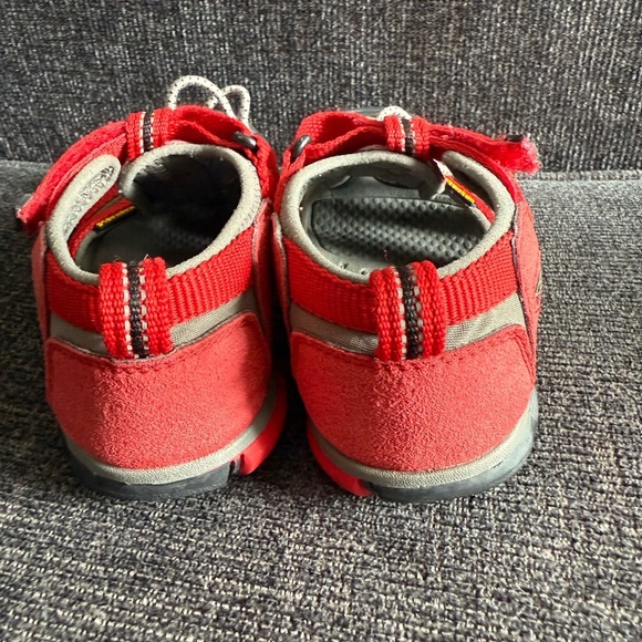 Keen Red and Black Sandals for Versatile Comfort/boys size 13 - Picture 9 of 10